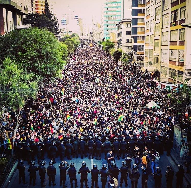 Manifestaciones_en_La_Paz,_Bolivia_en_contra_el_fraude_electoral_y_el_gobierno_de_Evo_Morales.jpg
